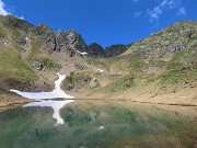 53 La neve e il Valletto si specchiano nel lago inferiore